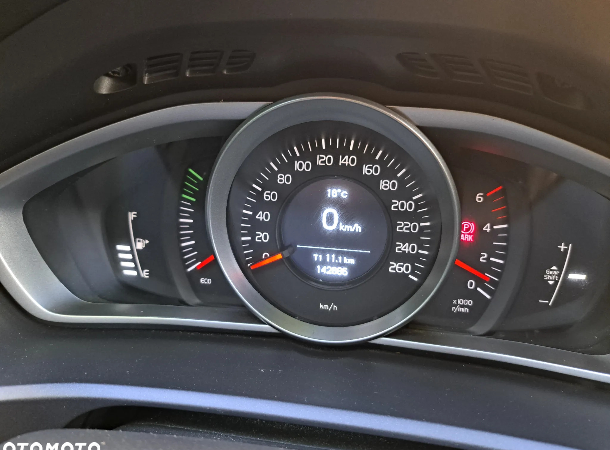 Volvo V40 cena 49900 przebieg: 143000, rok produkcji 2017 z Gliwice małe 79